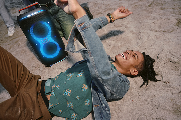 JBL_PARTYBOX_CLUB_120_AW_BEACH_D_03596_x1