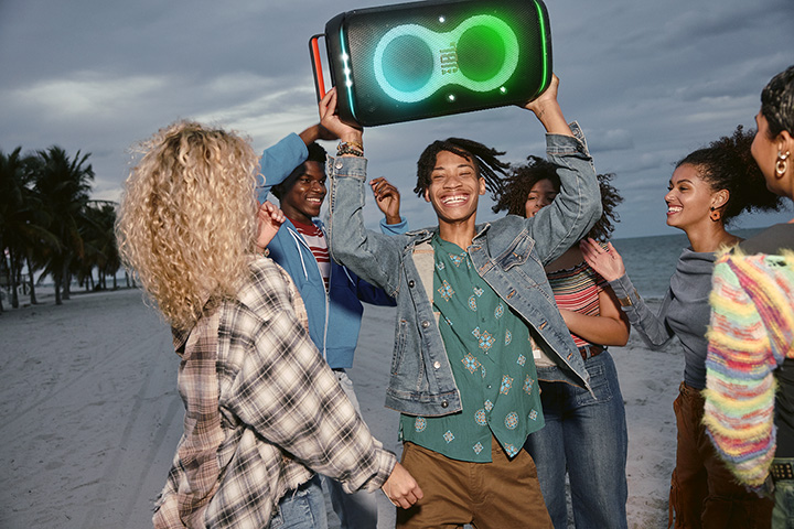 JBL_PARTYBOX_CLUB_120_AW_BEACH_D_03664_x1