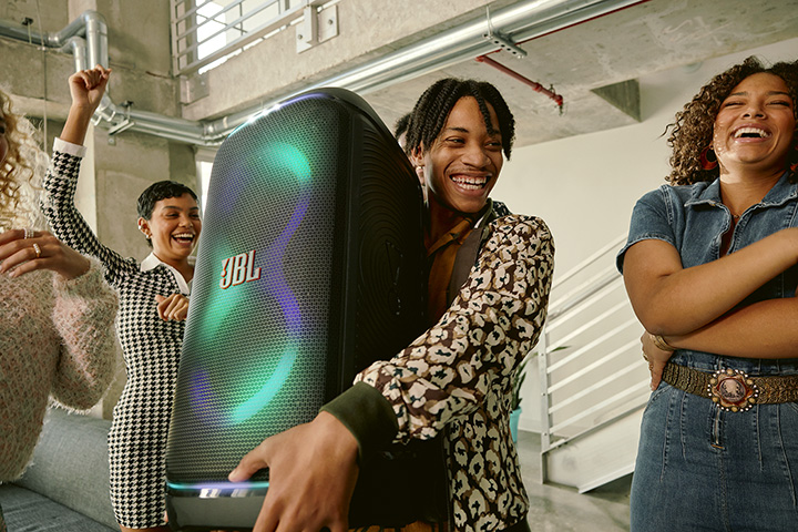 JBL_PARTYBOX_STAGE_320_AW_INTERIOR_A_04445_x1